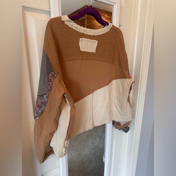 NEW🤎POL Peace and Love Long Sleeve Peace Emblem Terry Top small Latte - Picture 10 of 10